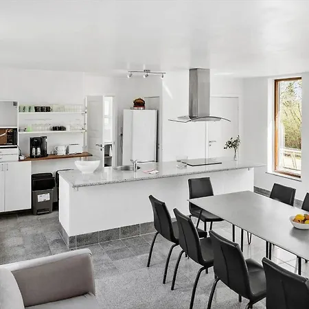 8106-mern-kindvig-enge-kaersangervej-6 Feriehus *